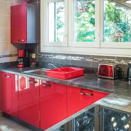 2 Bedroom Awesome In Pierre-Chatel